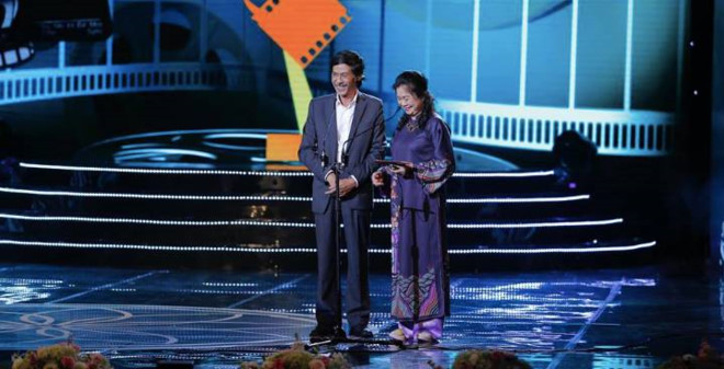 NSƯT Diệu Thuần lên tiếng vì sự cố “nói nhịu” tại Cánh diều Vàng 2017