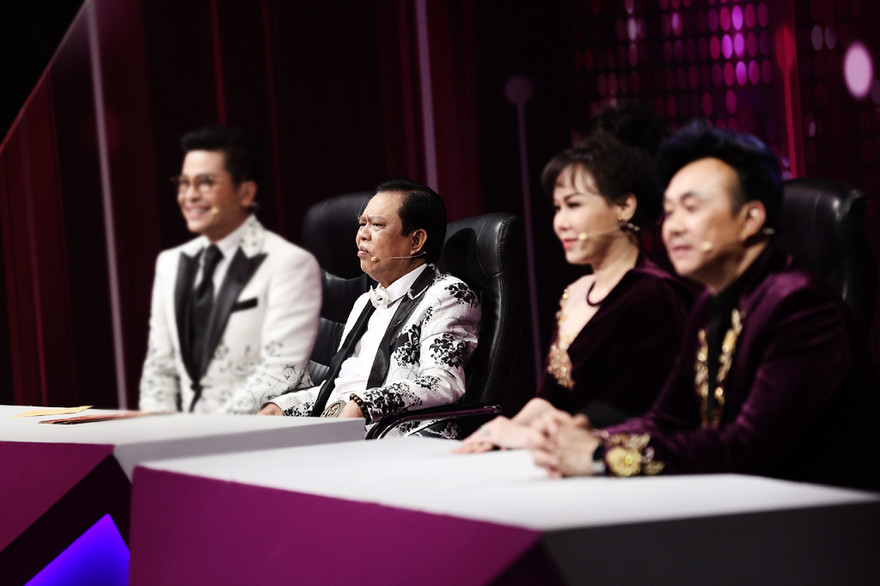 'Vua nhạc sến' Vinh Sử bất ngờ xuất hiện trong gameshow truyền hình