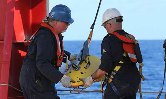 Thiết bị hiện đại của Mỹ nhằm phát hiện tiếng ping phát ra từ hộp đen MH370 đã được triển khai cùng với tàu của hải quân Úc.