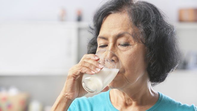 Sữa là nguồn cung cấp canxi phổ biến hiện nay