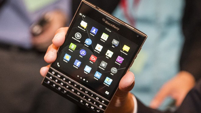 BlackBerry Passport. Nguồn: Reuters.