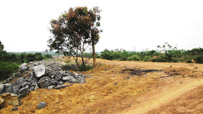 Sự biến mất của đại diện “bê phẩy” khiến công trình dở dang. ẢNH: Ngọc Văn