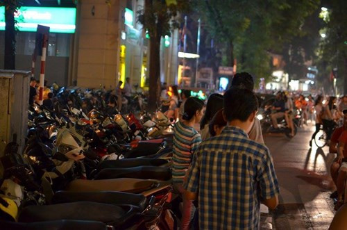 Một điểm giữ xe máy. Ảnh: Thanh Hà.