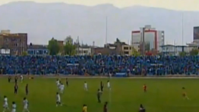 Sét đánh trúng cầu thủ và trọng tài trong trận đấu