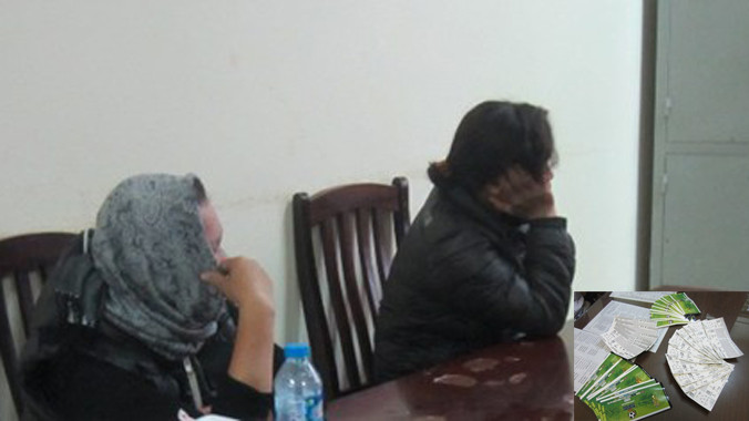 Đối tượng cùng số vé tịch thu được tại CQCSĐT. Ảnh: Trường Văn