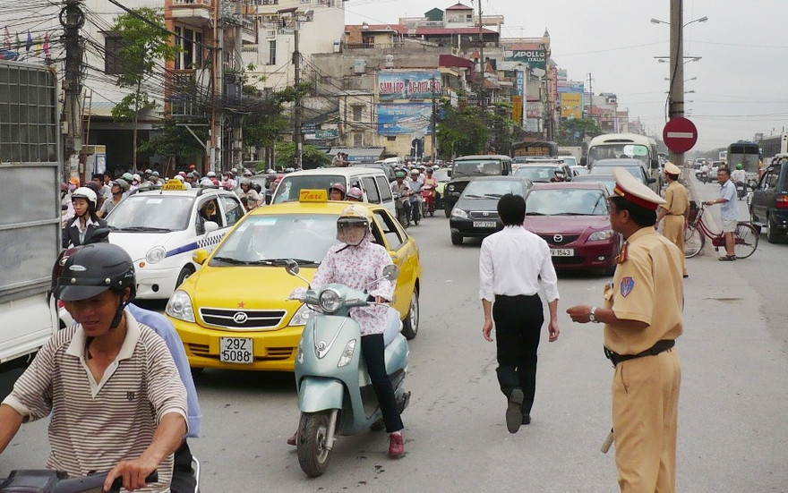 Có 13 tuyến phố trung tâm được phân luồng, tổ chức giai thông trong thời phục vụ Đại hội Đảng thành phố Hà Nội. Ảnh: Anh Trọng.