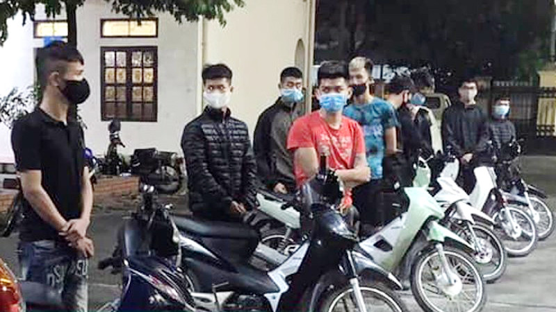 Các đối tượng tại cơ quan công an. Ảnh Công an TP Hà Nội