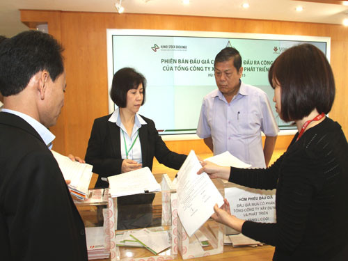 Các phiên đấu giá của HNX năm qua luôn hút nhà đầu tư (Ảnh minh họa)