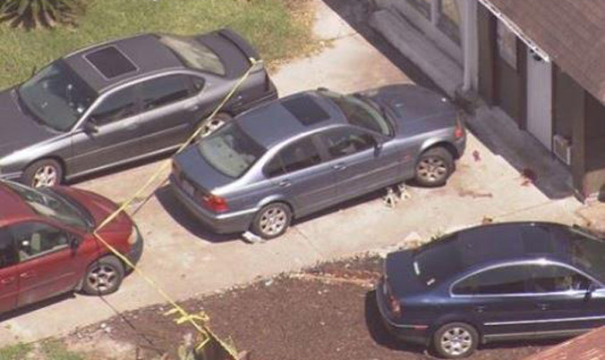 Hiện trường nơi chiếc xe đậu dưới trời nóng khiến bé Trapolino tử vong. Ảnh: KHOU-TV.