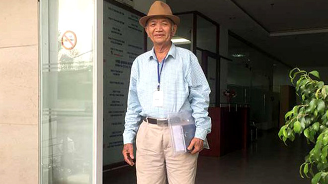 Ông Nguyễn Huy Chi hiện sinh sống cùng con gái. 