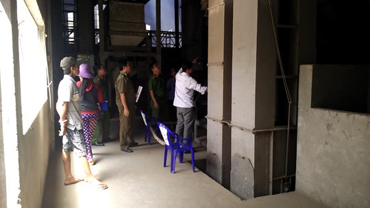 Hiện trường vụ đứt cáp thang máy tự chế khiến nữ công nhân chết thảm.