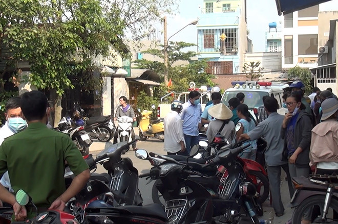 Công an đang khám nghiệm hiện trường. Ảnh: Zing.