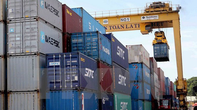 Bốc xếp container tại Cảng Đà Nẵng. Ảnh: Trần Lê Lâm/TTXVN.