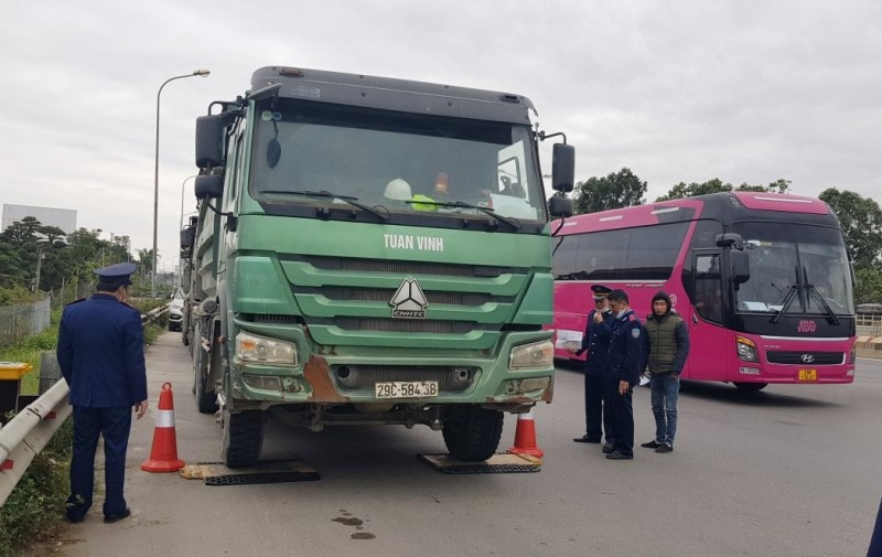 Cầu Thăng Long lập chốt kiểm soát xe quá tải thế nào?