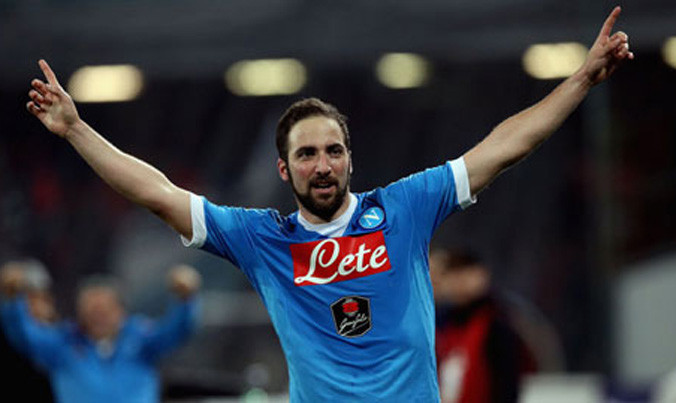 Higuain gia nhập Juventus với giá 94 triệu euro
