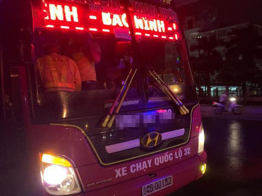 Chiếc xe khách chở quá số người quy định