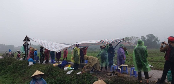 Hình ảnh người dân chặn xe chở rác đầu năm 2018. Ảnh minh họa