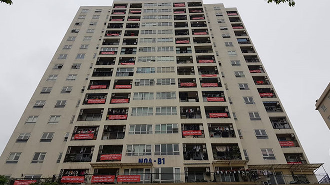 Tạm dừng dự án bãi xe ngầm công viên Cầu Giấy, cư dân... tạm dỡ băng rôn