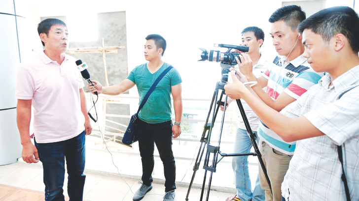 Chủ tịch CLB Hải Phòng Trần Mạnh Hùng tuyên bố với báo chí sẵn sàng bỏ giải nếu VFF xử lý không công bằng các tình huống va chạm ở trận Hải Phòng-Hà Nội T&T cuối tuần trước. ảnh: VSI