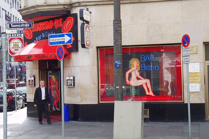 Hiu hắt phố đèn đỏ Đức những ngày World Cup