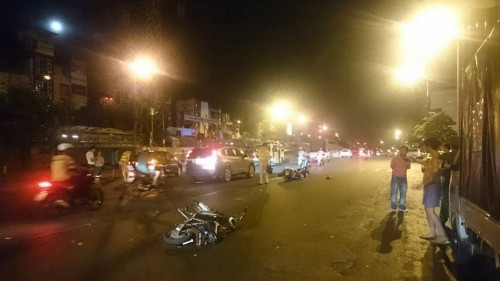 Bản tin 8H: Xe cứu thương chạy ẩu gây tai nạn liên hoàn