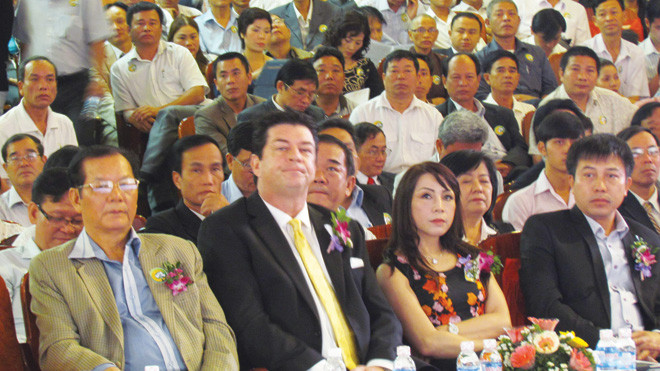 Khách và “đối tác dự hội nghị của tập đoàn Rừng Toàn Cầu tại Nha Trang, ngày 19/2