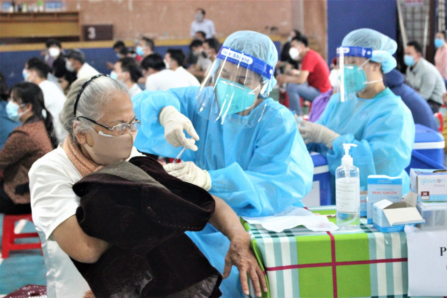 Đắk Lắk sẽ tiếp tục ưu tiên tiêm vắc xin cho người lớn tuổi