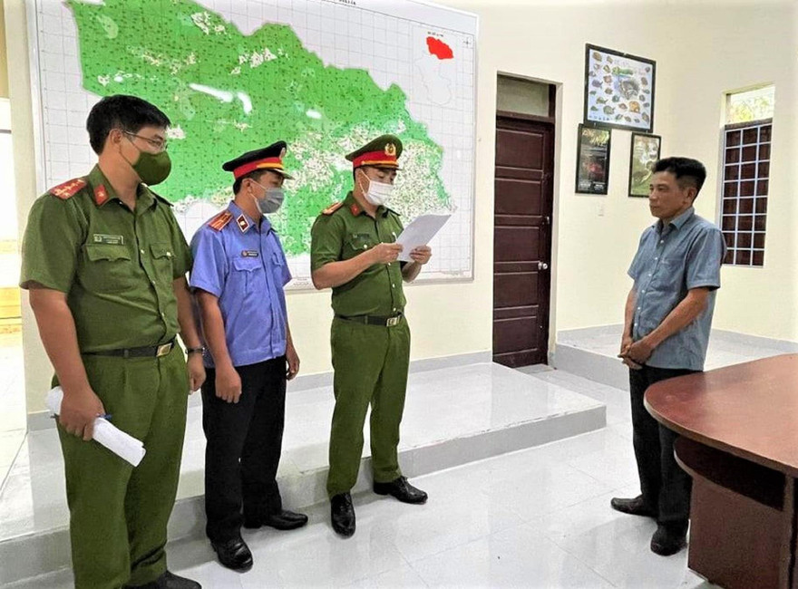 Cơ quan chức năng đọc quyết định khởi tố bị can, lệnh bắt tạm giam ông Ý