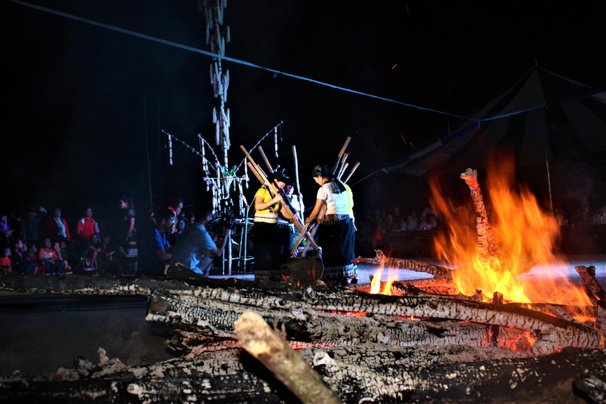 Đêm hội thường kéo dài đến đêm khuya