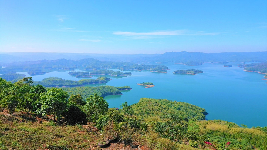 Hồ Tà Đùng được ví như vịnh Hạ Long trên Tây Nguyên