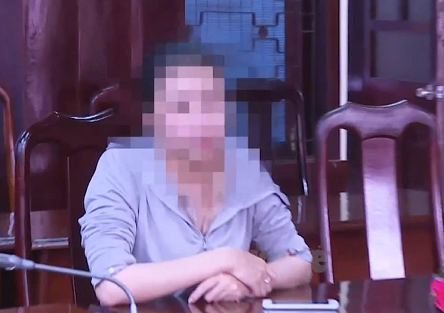 D. bị phạt vì đăng tin câu like