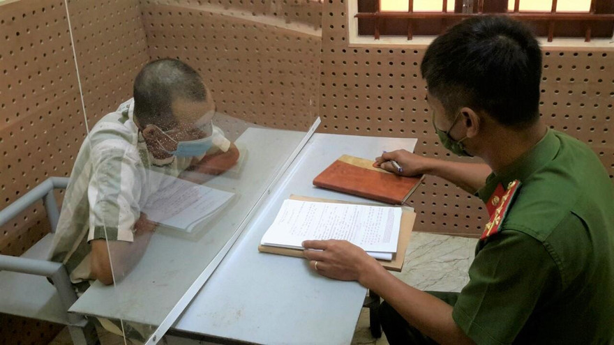 Đối tượng An tại cơ quan công an. Ảnh: M.Quỳnh