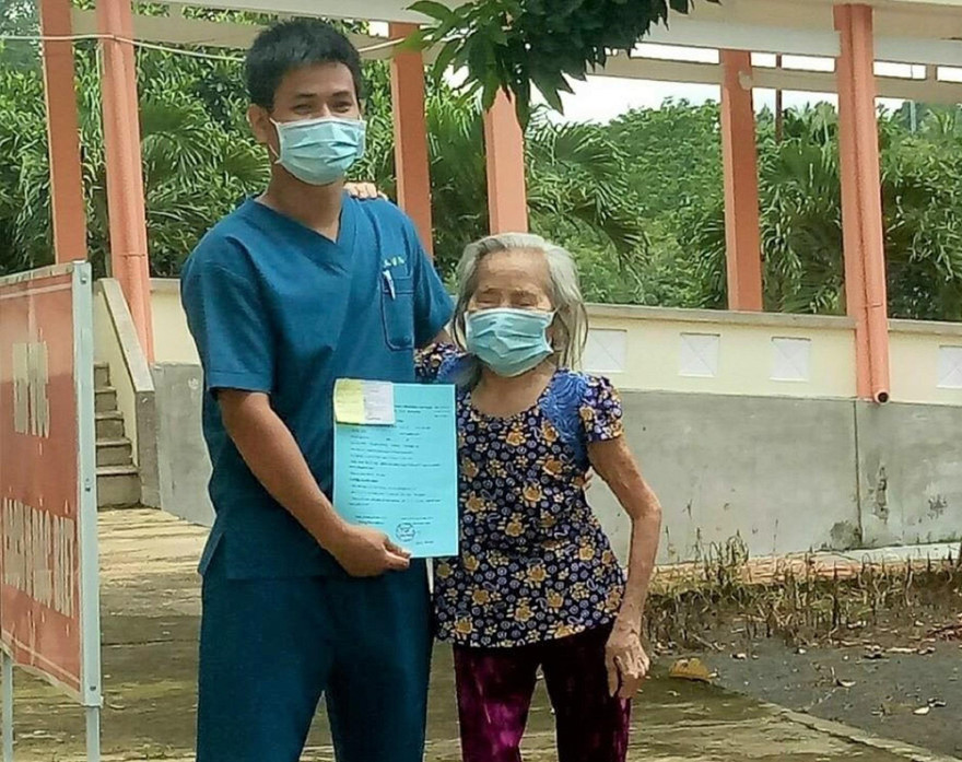 Cụ bà trong ngày được xuất viện. Ảnh: Y tế Đắk Lắk