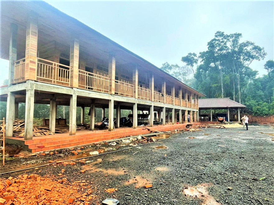 Trạm quản lý bảo vệ rừng ốp gỗ tự nhiên, người trong cuộc lên tiếng