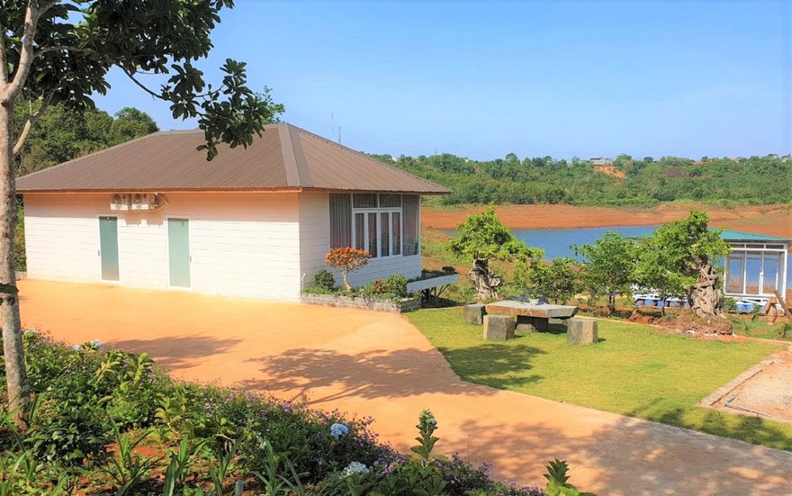 Một căn nhà được cho là dựng trái phép trên đất lòng hồ thủy điện