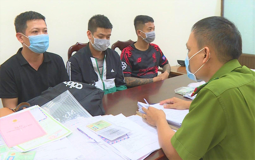 Ba đối tượng cho vay nặng lãi tại cơ quan điều tra