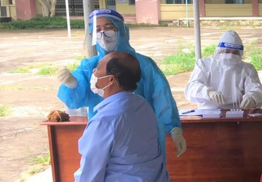 Lấy mẫu xét nghiệm SARS- CoV-2. Ảnh minh họa