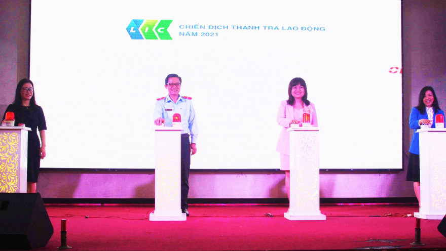 Ông Nguyễn Tiến Tùng cùng đại diện liên quan bấm nút khởi động chiến dịch thanh tra