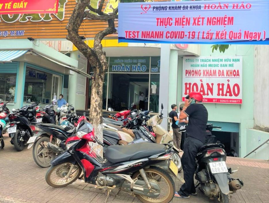 Phòng khám Đa khoa Hoàn Hảo thực hiện test nhanh SARS-CoV-2