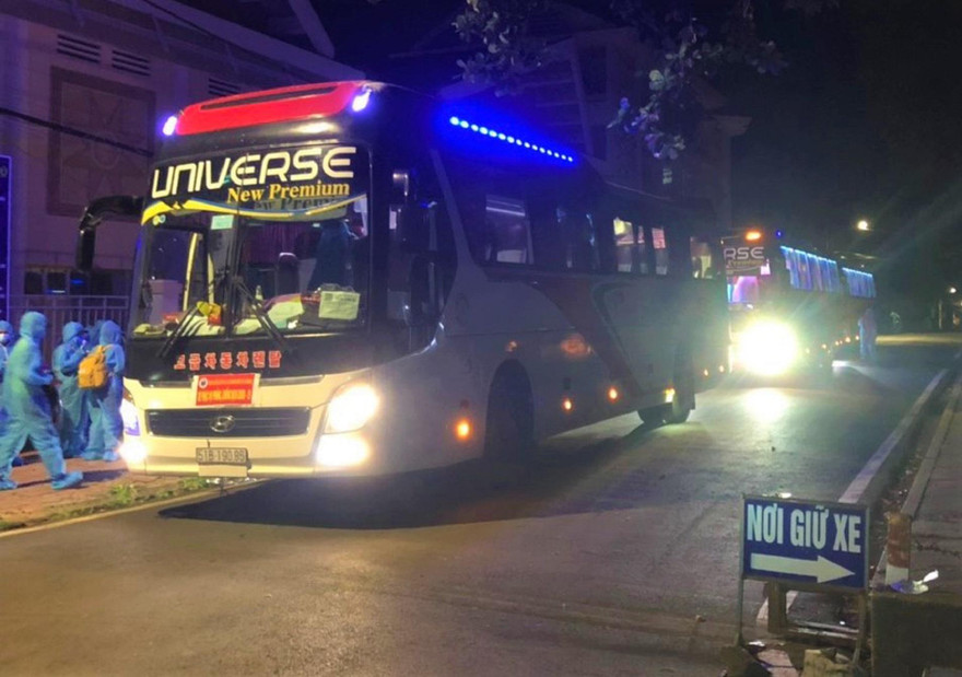 Xe đưa 59 công nhân về Đắk Lắk