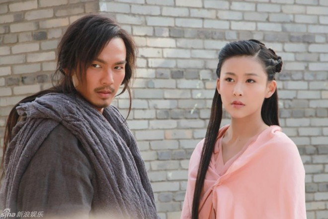 Giả Thanh vai A Châu bên Chung Hán Lương vai Tiêu Phong trong Thiên long bát bộ 2012.