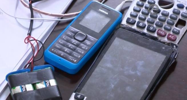 Các thiết bị công nghệ cao đối tượng sử dụng để gian lận thi cử.