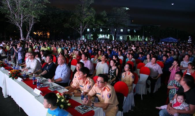 Toàn cảnh ngày hội. 