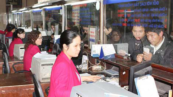 Hành khách nên mua vé của nhà ga để tránh bị “cò” lợi dụng.