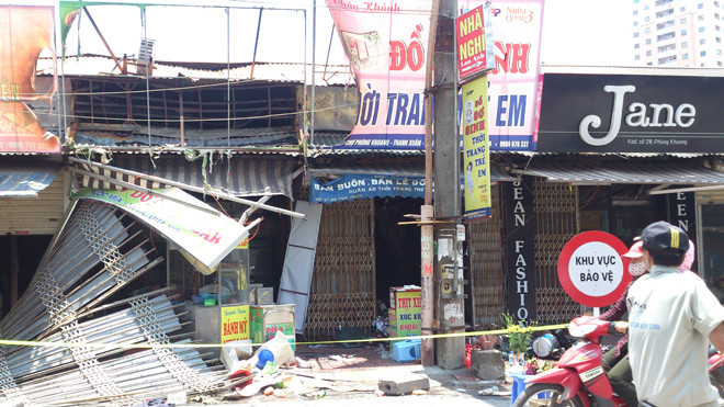 Cửa hàng bánh mỳ tan hoang sau hỏa hoạn