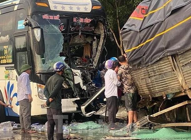 Vụ tai nạn ở Bình Phước khiến nhiều người thương vong. Ảnh Hương Chi