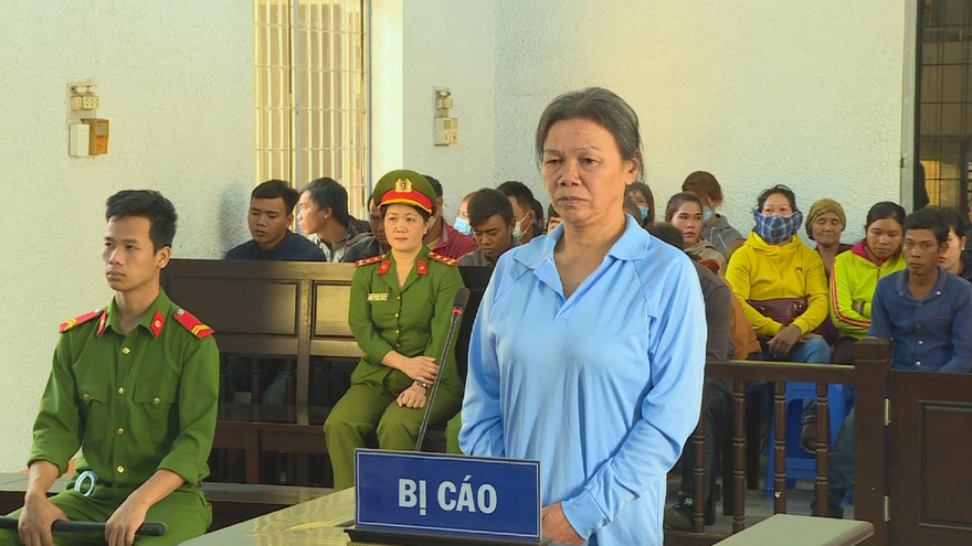 Bị cáo H’HLớt Hmốk tại phiên tòa