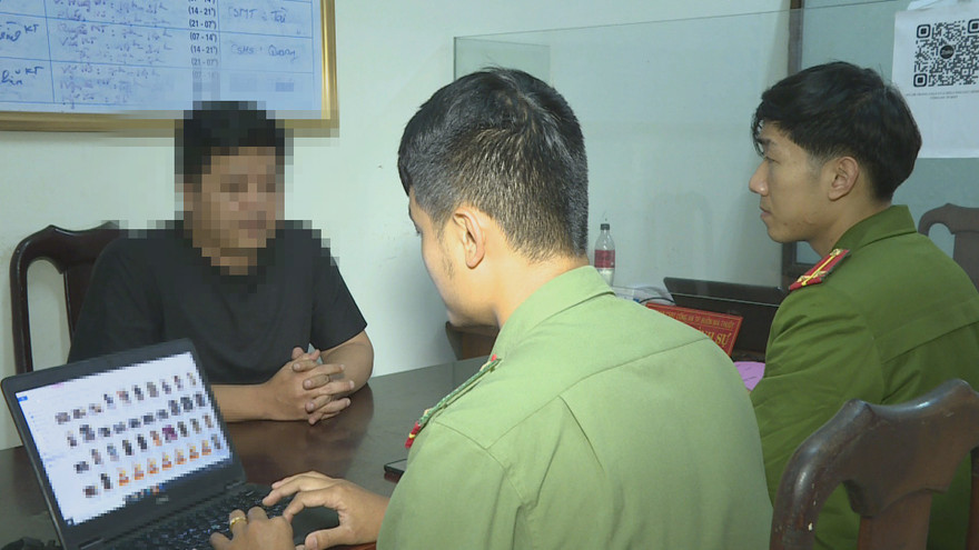 Sau khi chia tay, dùng clip nóng làm nhục bạn gái cũ 