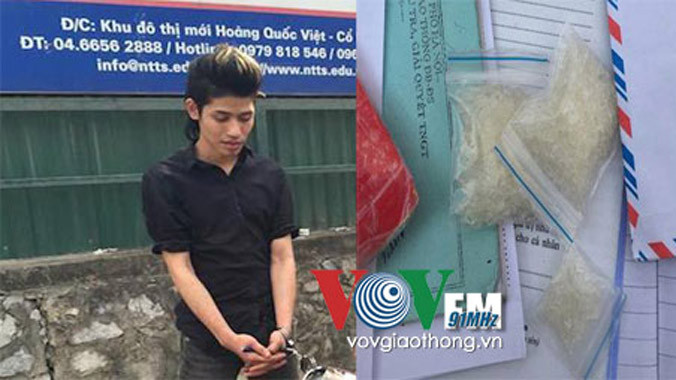 Đối tượng Chu Toàn Thắng và số ma túy giấu trong bao lì xì.