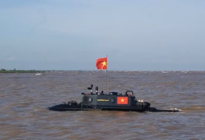 Tàu ngầm Trường Sa thử nghiệm trên biển cuối tháng 5.